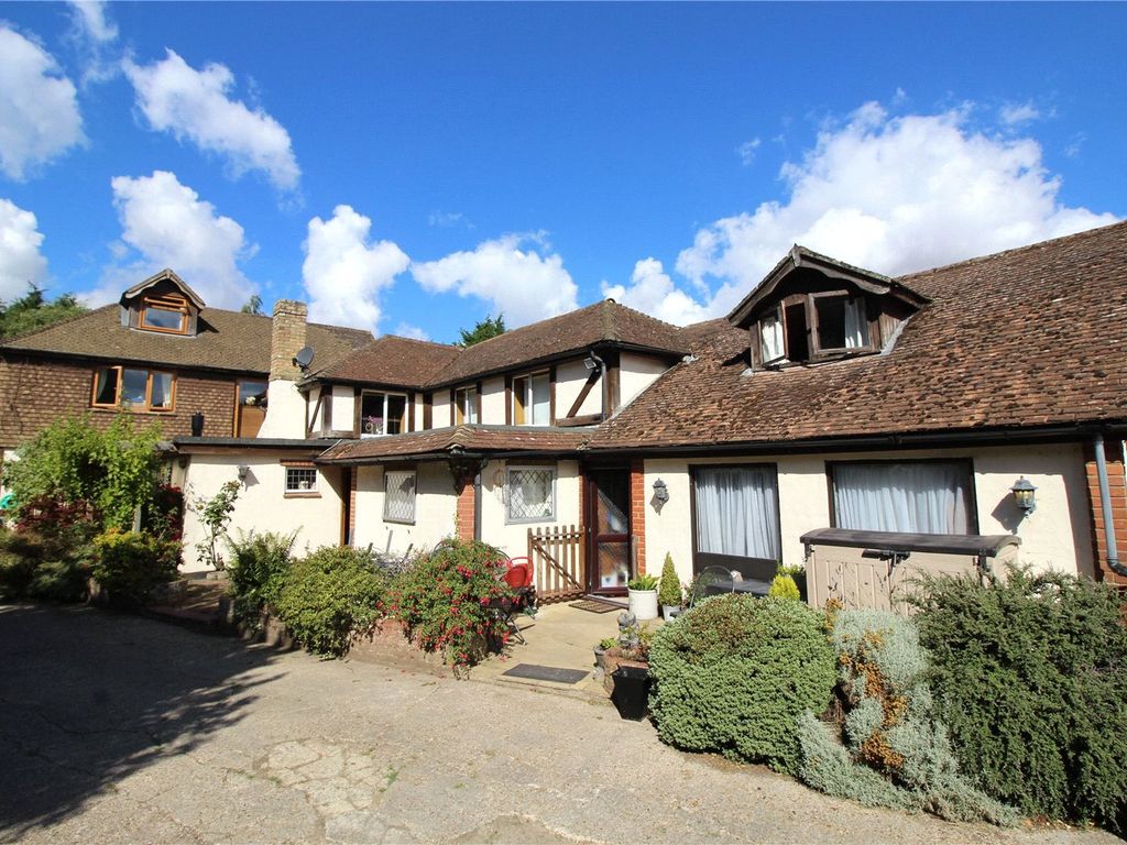 1 bed flat to rent in Horns Oak Farm, Meopham, Gravesend, Kent DA13