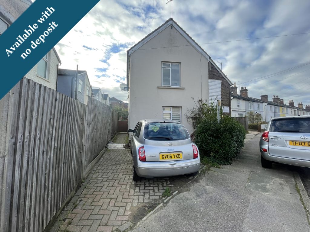 3 bed semidetached house to rent in Meadow Road, Southborough