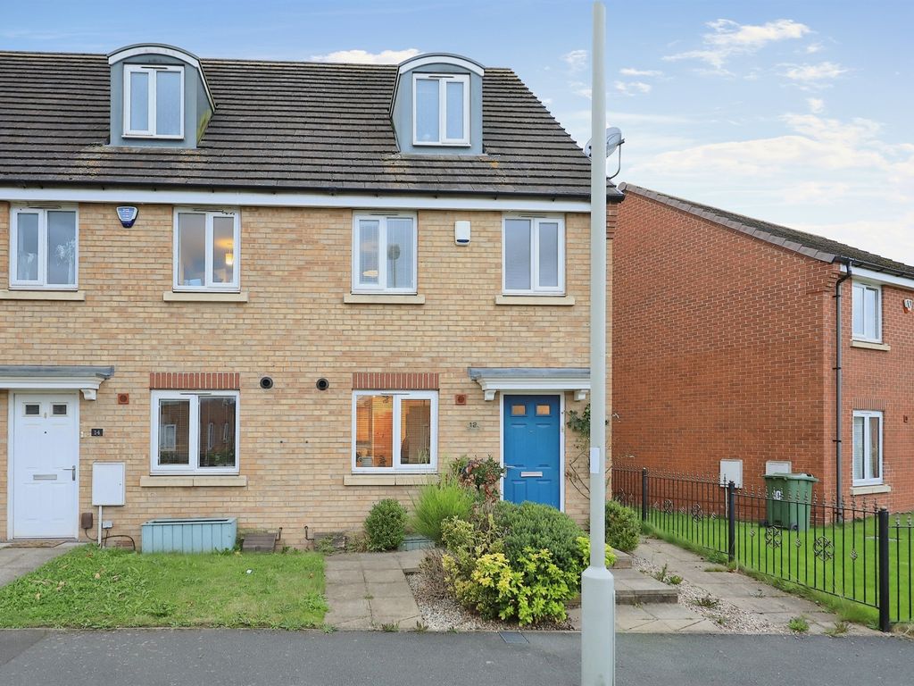 3 bed mews house for sale in Great Western Way, Kingswinford DY6, £