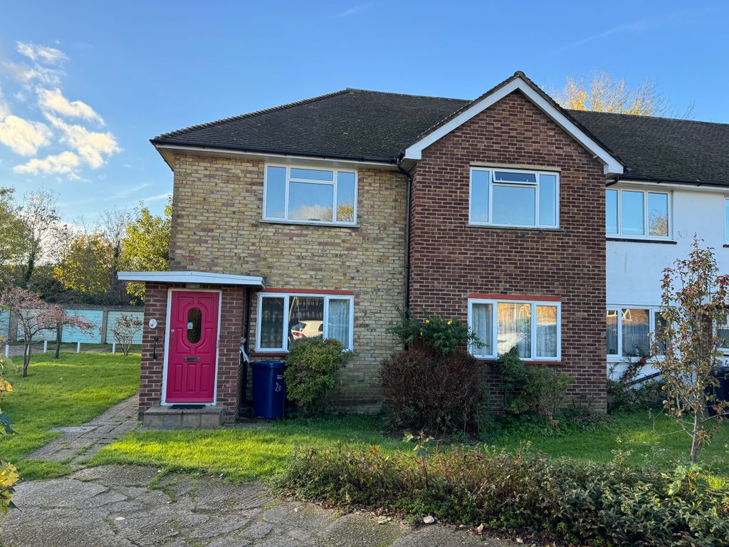 2 bed to rent in Cromwell Close, East Finchley N2, £1,950