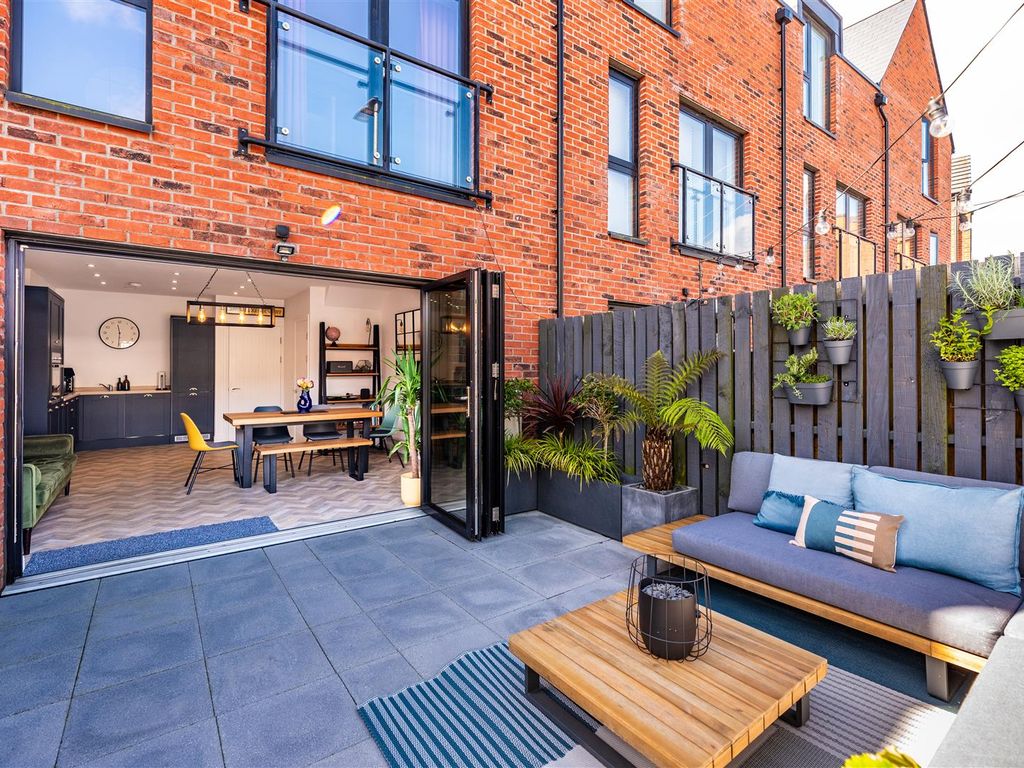 3 bed town house for sale in Langdon Road, St. Thomas, Swansea SA1, £325,000 Zoopla