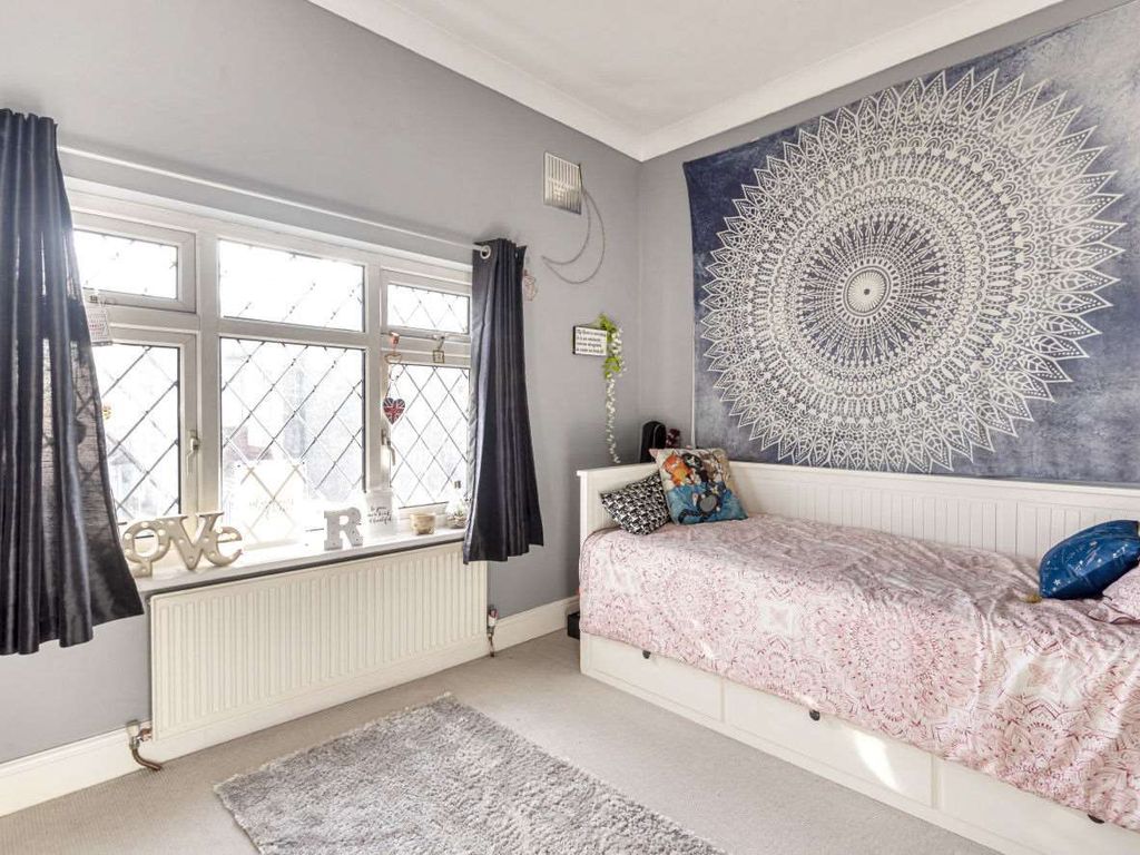 4 bed semidetached house for sale in Priory Crescent, North Cheam