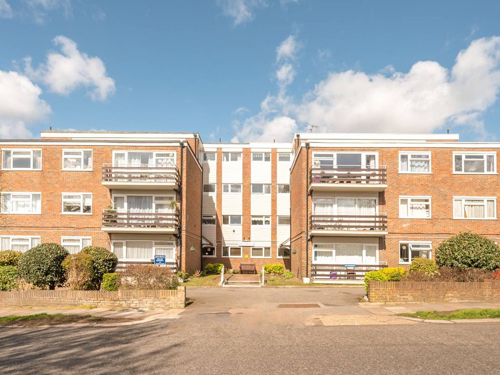 2 bed flat to rent in Eversley Park Road, Winchmore Hill, London N21