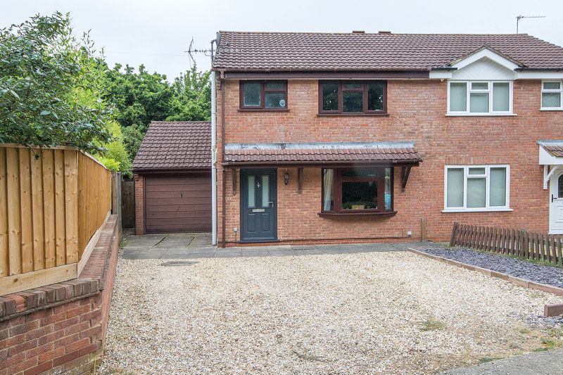 3 bed semidetached house for sale in Myrtle Avenue, Totton