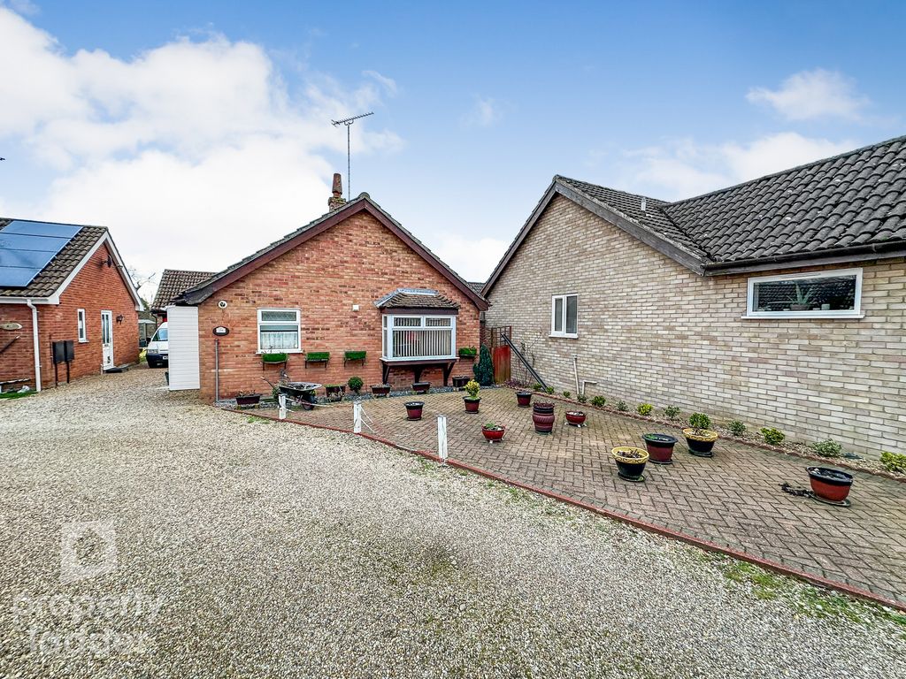 2 bed detached bungalow for sale in Brambles Close, Spixworth, Norwich