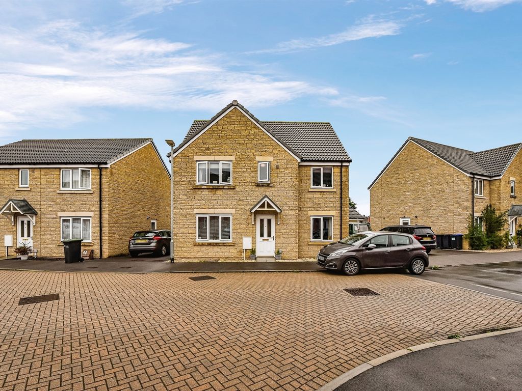 5 bed detached house for sale in Teachers Way, Melksham SN12, £375,000