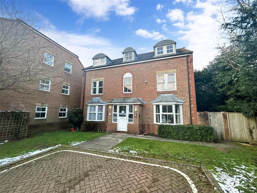1 bed flat for sale in Pine Gardens, Horley, Surrey RH6 Zoopla
