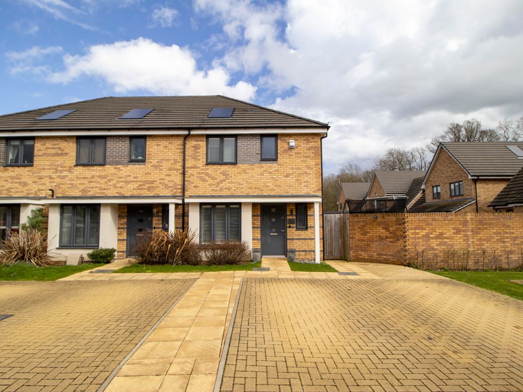 3 bed end terrace house for sale in Princes Avenue, Welwyn Garden City