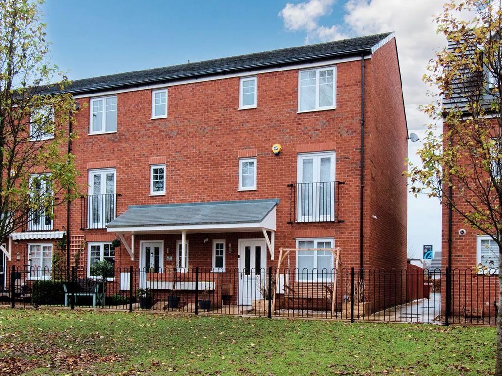 4 bed town house for sale in Hucklow Drive, Warrington WA1, £300,000