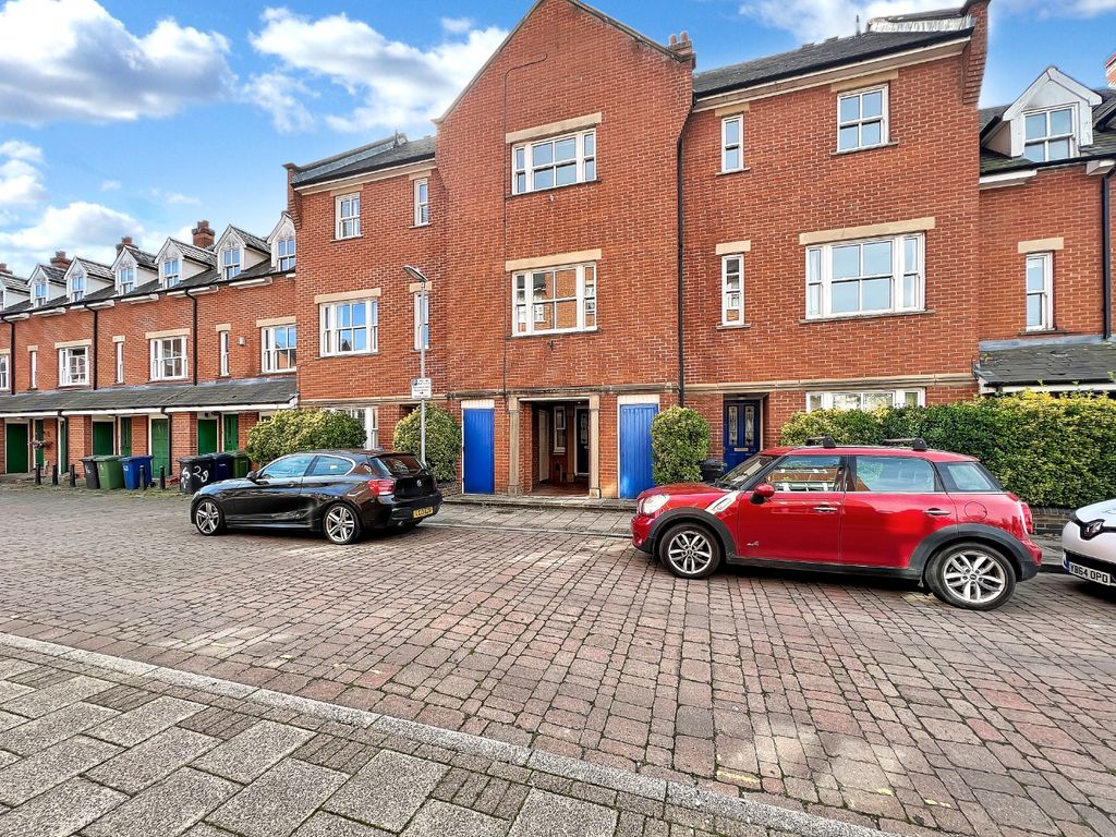 4 bed town house for sale in Ravensworth Gardens, Cambridge CB1, £