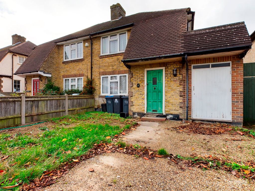 3 bed semidetached house for sale in Parkway, New Addington, Croydon