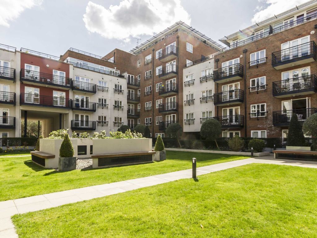 2 bed flat to rent in Royal Quarter, Seven Kings Way, Kingston Upon