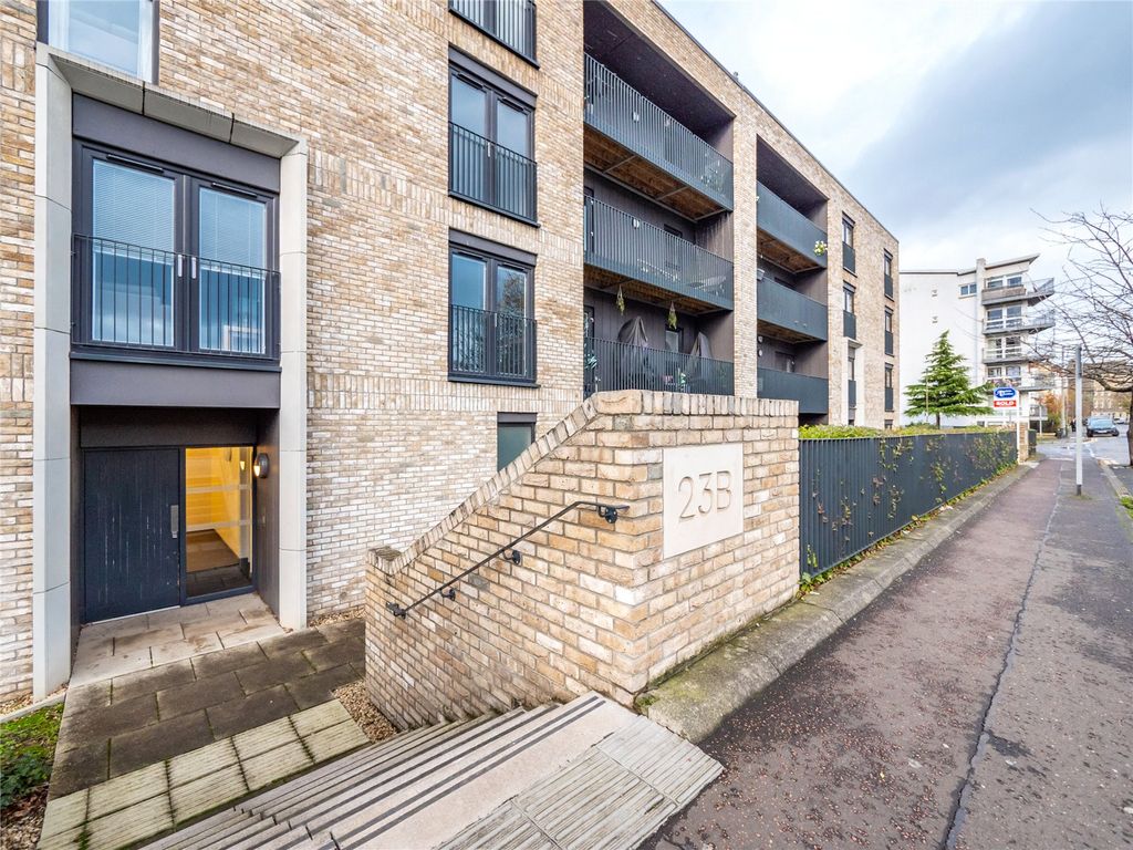 23B/5 Brunswick Road, Edinburgh EH7  