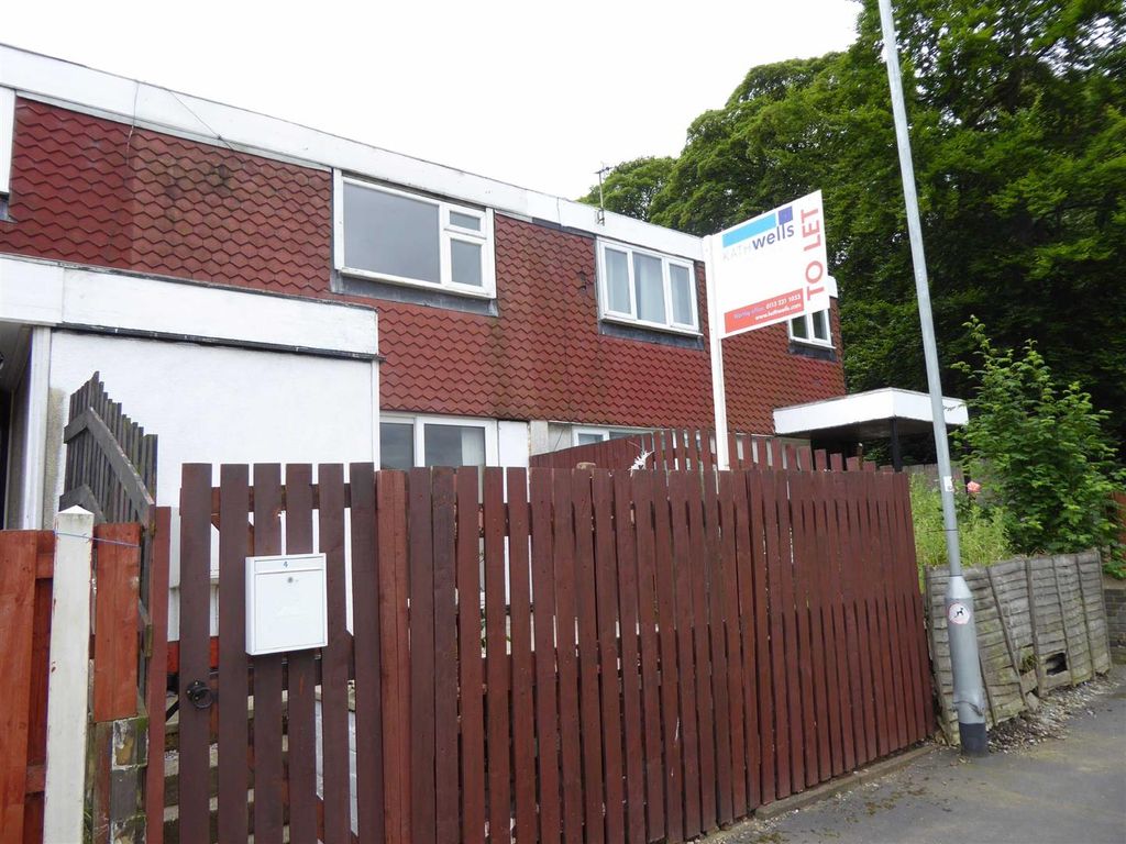 2 bed town house to rent in Stonecliffe View, Farnley, Leeds LS12, £675