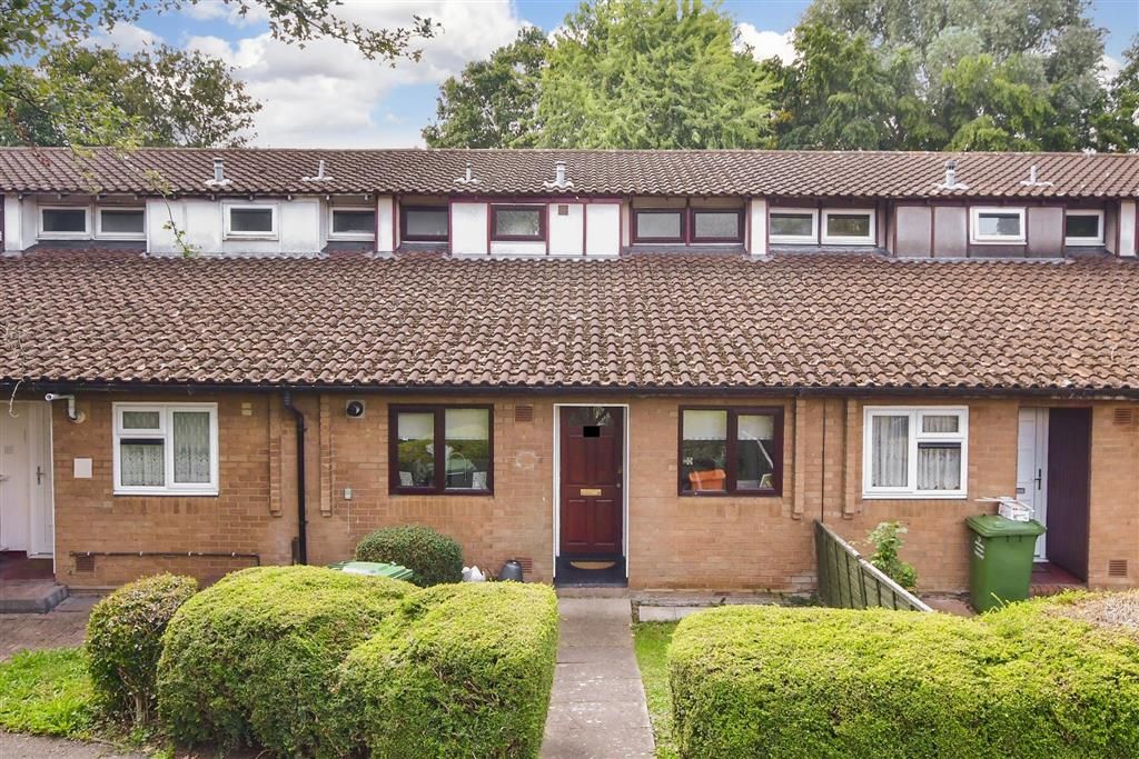 2 bed terraced house for sale in Malyons Place, Basildon, Essex SS13, £