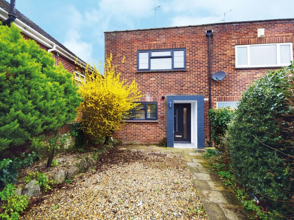 3 bed end terrace house to rent in Maidstone Road, Rainham, Gillingham