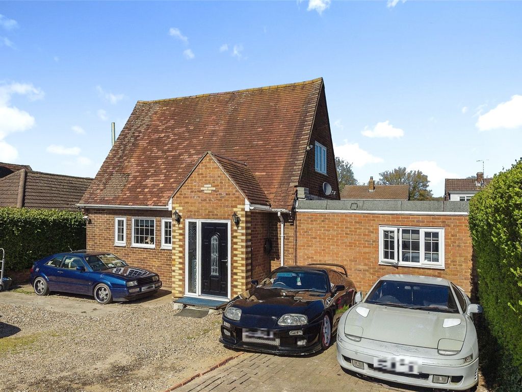 4 bed bungalow for sale in Lockhart Close, Dunstable LU6 Zoopla