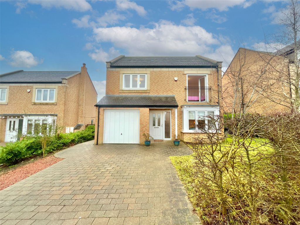 4 bed detached house for sale in Beechwood Drive, Prudhoe NE42, £
