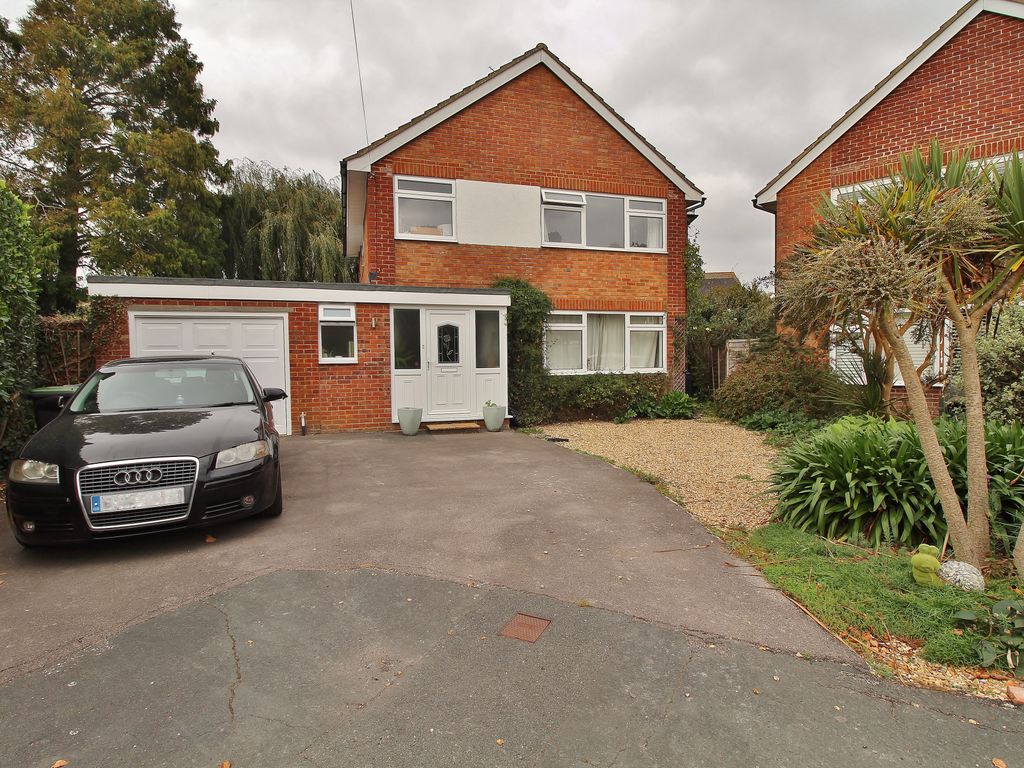 5 bed detached house for sale in Southbrook Road, Havant PO9, £630,000