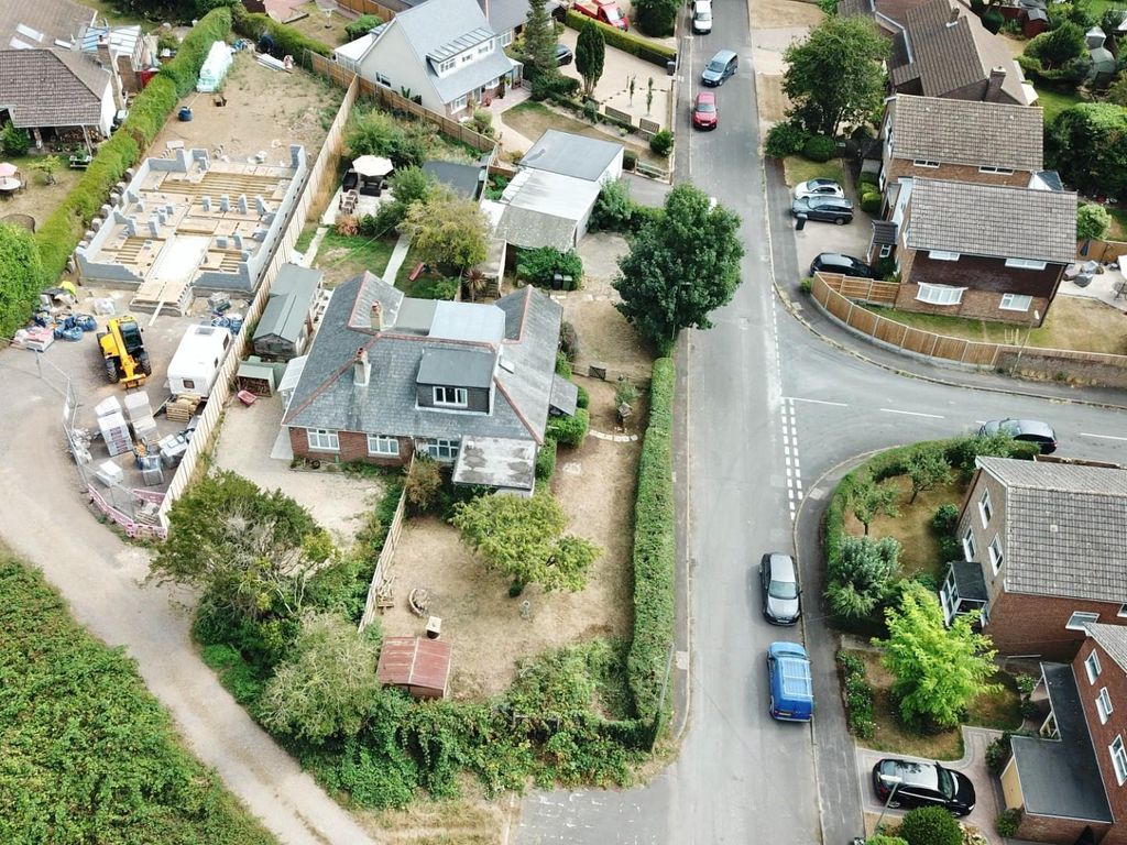 4 bed property for sale in Chalk Hill Road, Horndean, Waterlooville PO8