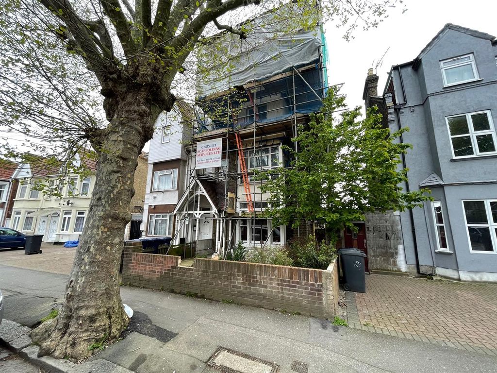 Semidetached house for sale in Avenue Road, Southall UB1 Zoopla