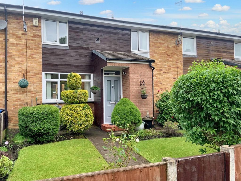 3 bed terraced house for sale in Newbury Avenue, Sale M33, £275,000