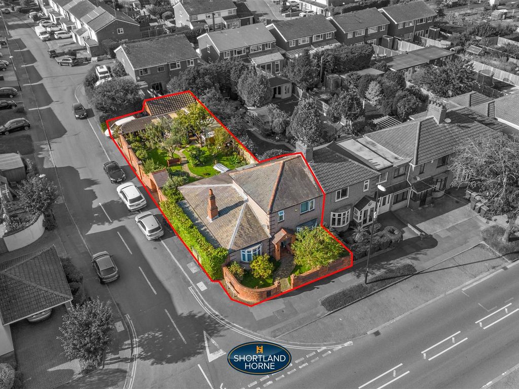 4 bed end terrace house for sale in Clifford Bridge Road, Binley