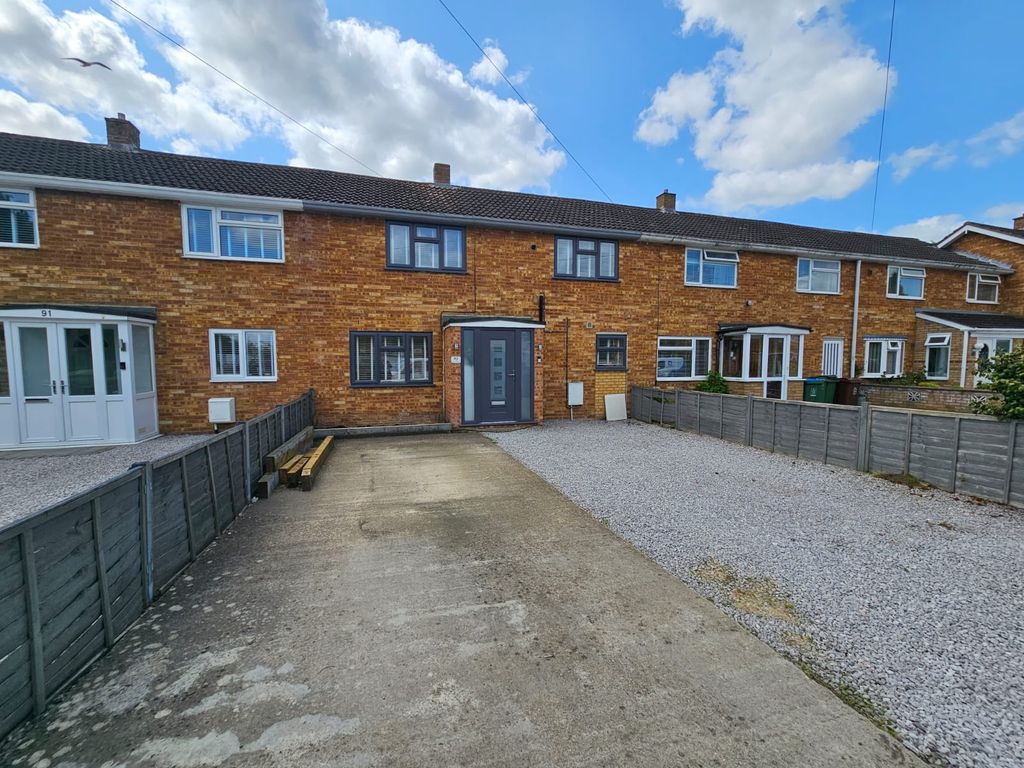 3 bed terraced house for sale in Priory Crescent, Aylesbury HP19 Zoopla