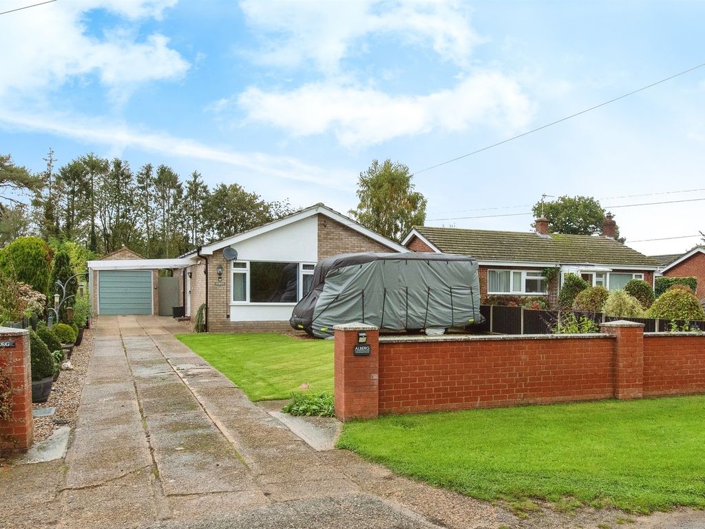 3 bed detached bungalow for sale in Vicarage Road, Great Hockham