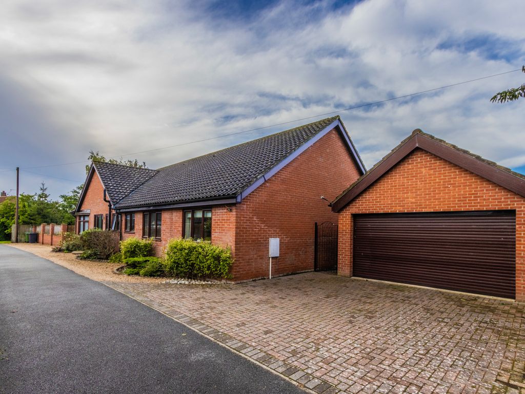 5 bed property for sale in Rectory Lane, Poringland, Norwich NR14, £