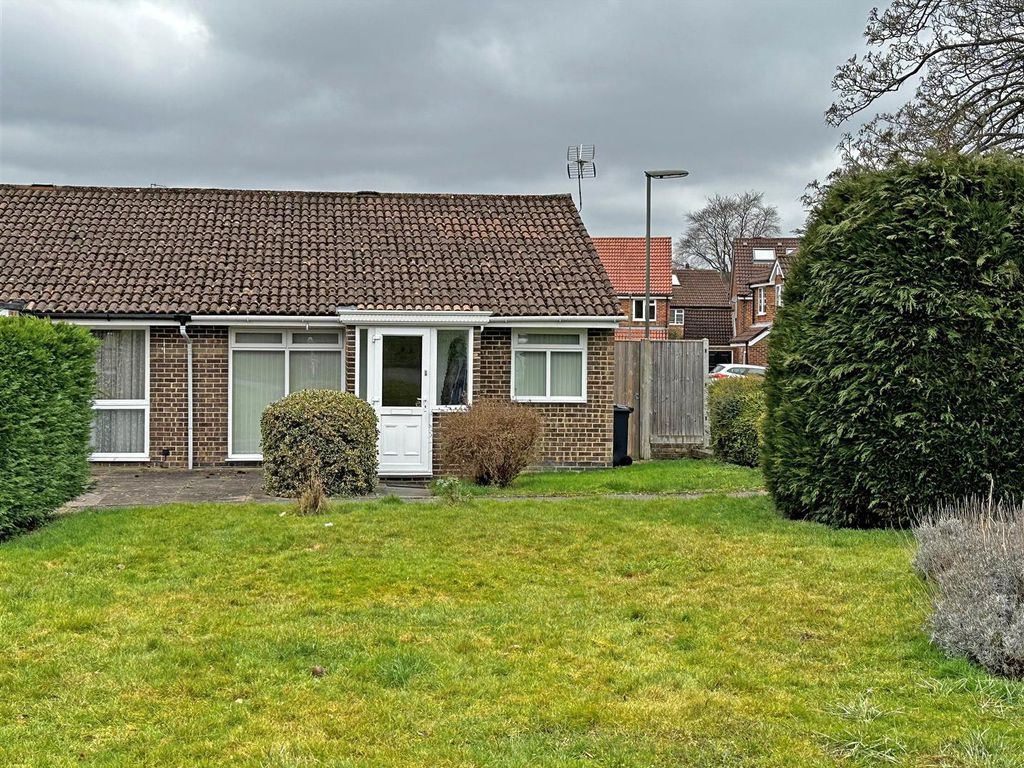2 bed semidetached bungalow for sale in Kingfisher Drive, Redhill RH1 Zoopla