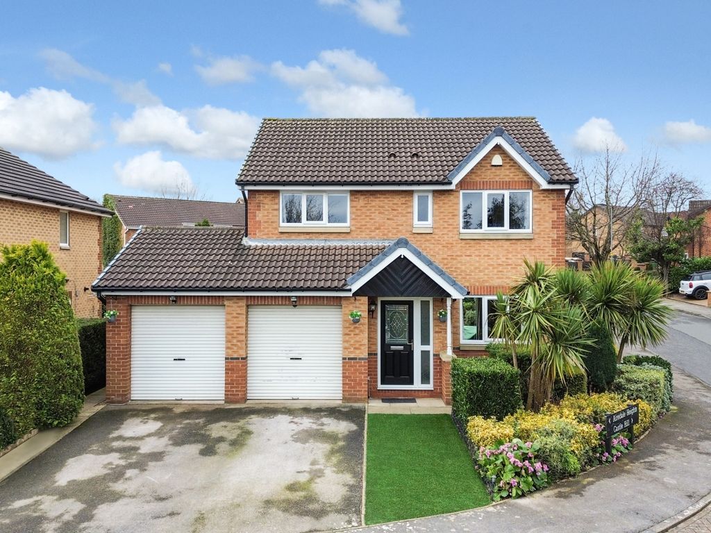 4 bed detached house for sale in Airedale Heights, Wakefield, West