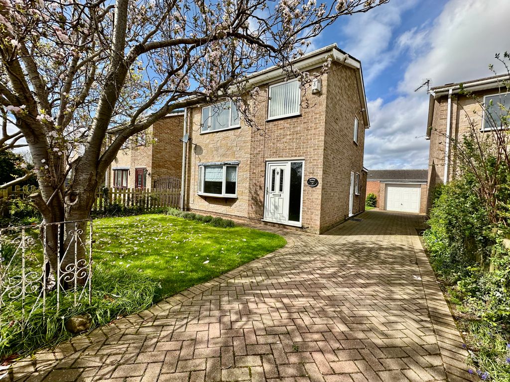 3 bed detached house for sale in Elm Close, Barnby Dun, Doncaster DN3