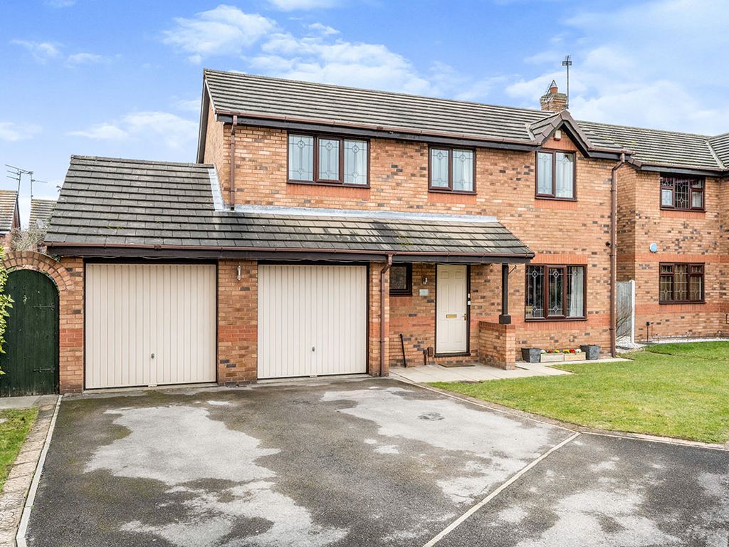 3 bed detached house for sale in Fairford Close, Cantley, Doncaster
