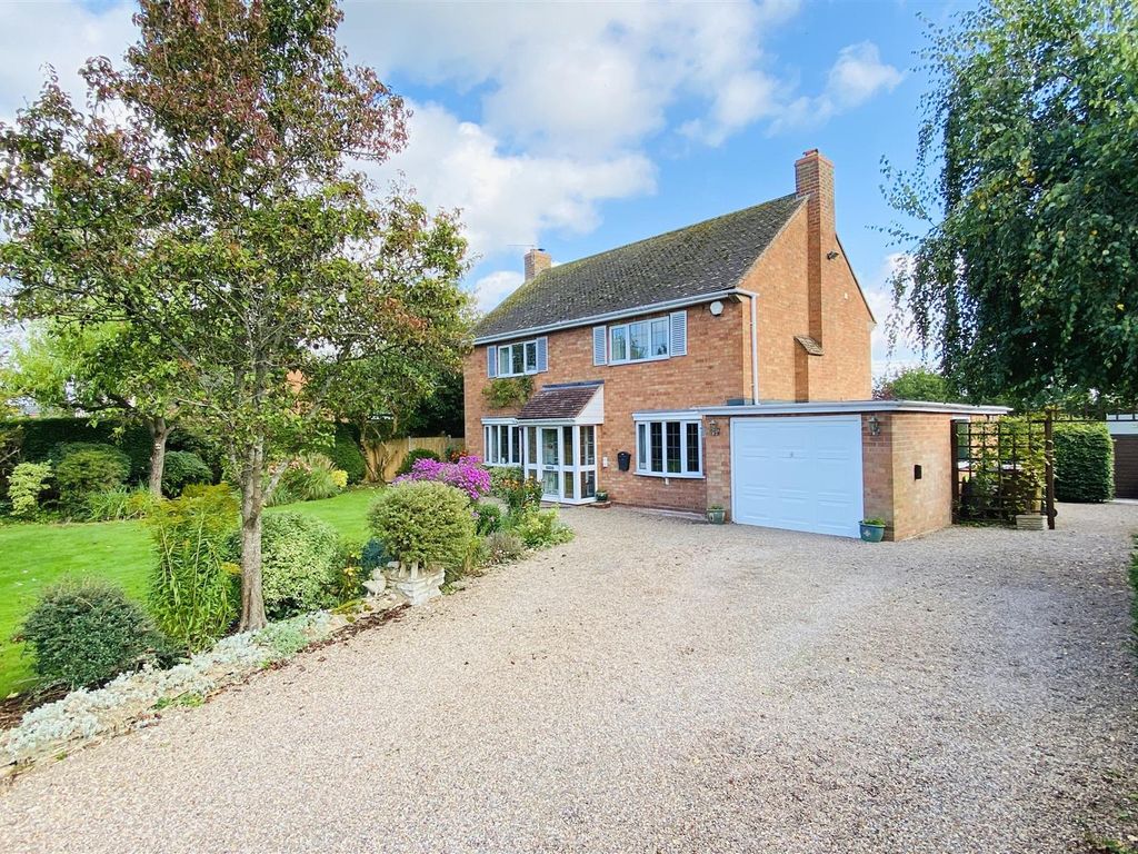 3 bed detached house for sale in Worcester Road, Hanley Swan, Worcester