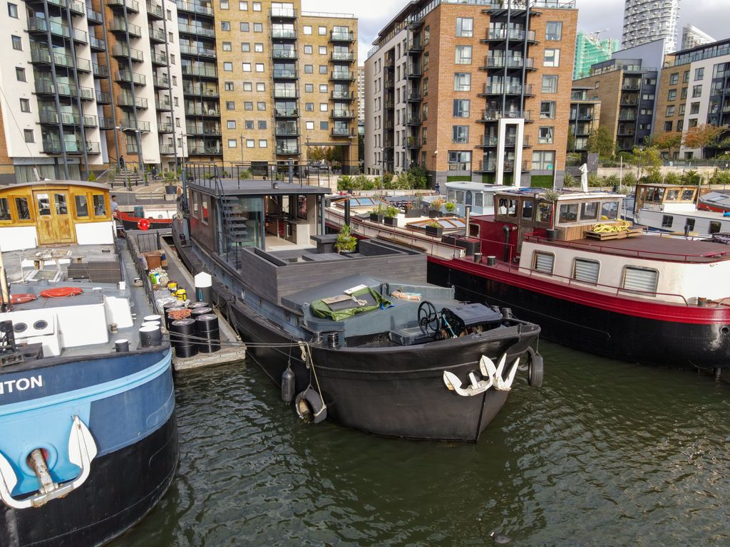 Valluga, Blackwall Basin, Canary Wharf E14  