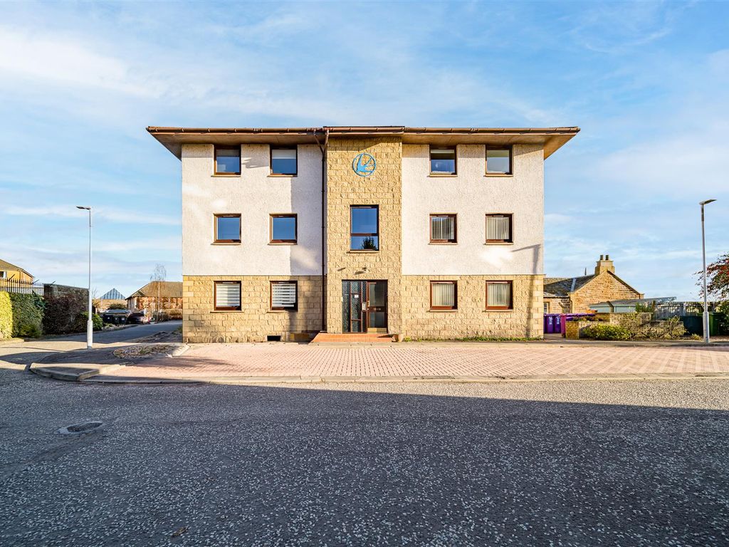 2 bed flat for sale in Union Street, Monifieth, Dundee DD5, £142,000