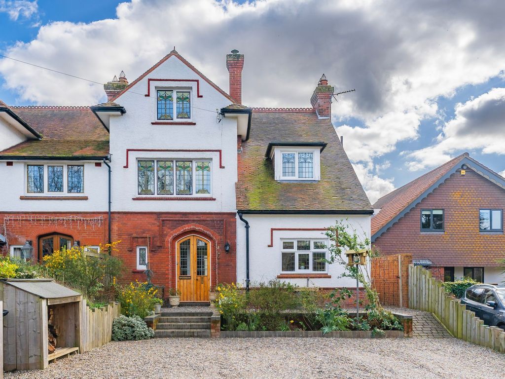 4 bed semidetached house for sale in Broadview Road, Lowestoft NR32, £