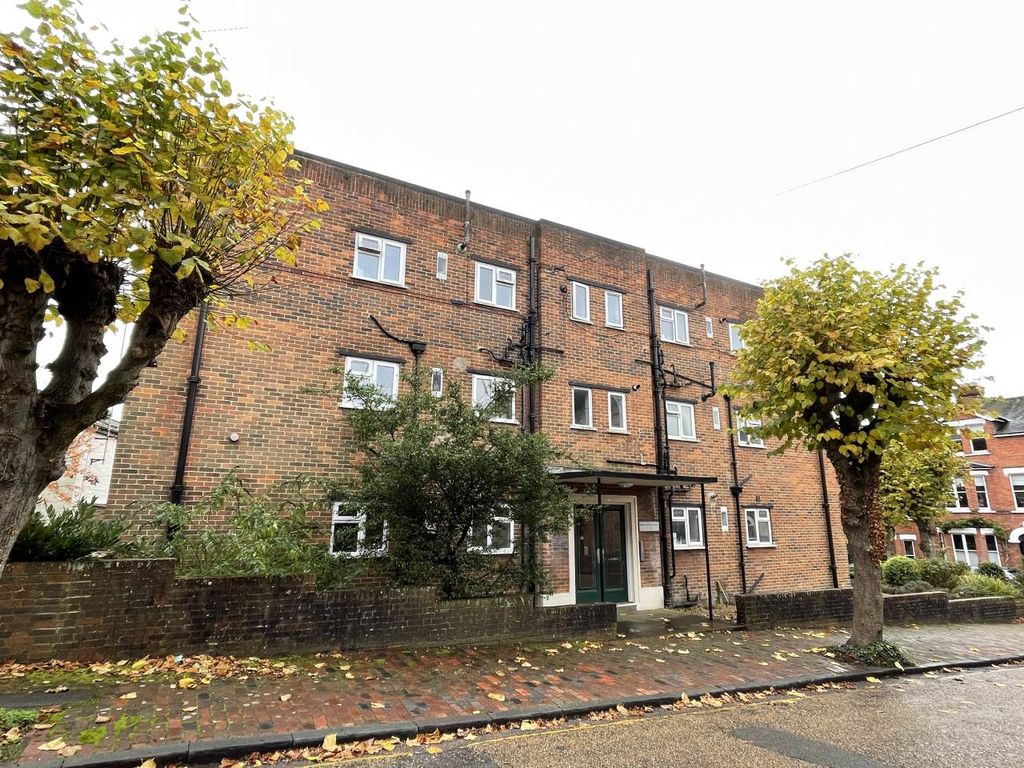 2 bed flat to rent in Mountfield Court, Grove Hill Road, Tunbridge