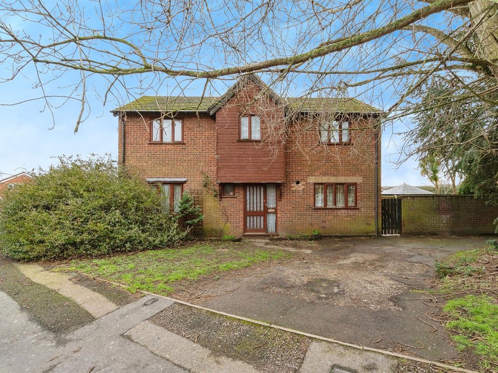 4 bed detached house for sale in Hogarth Close, Bradwell, Great