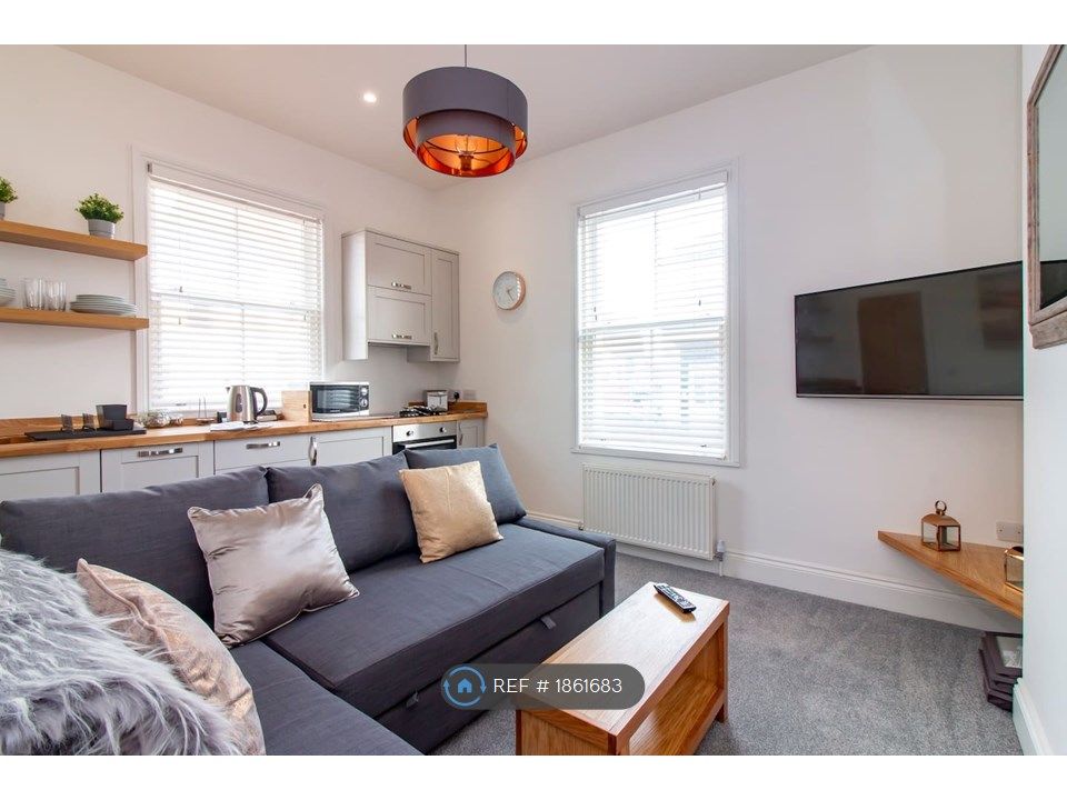 1 bed flat to rent in Harvey Street, Folkestone CT20, £900 pcm Zoopla