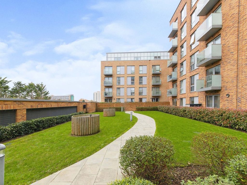 2 bed flat for sale in Brook Road, Borehamwood WD6 Zoopla