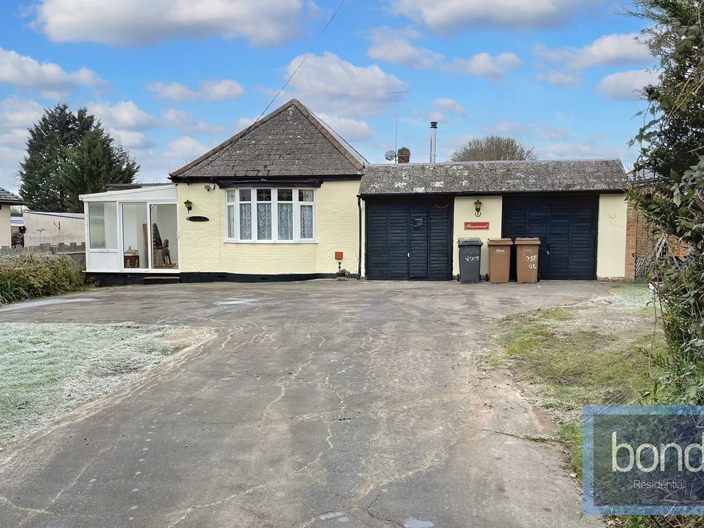 3 bed bungalow for sale in Southend Road, Howe Green, Chelmsford CM2