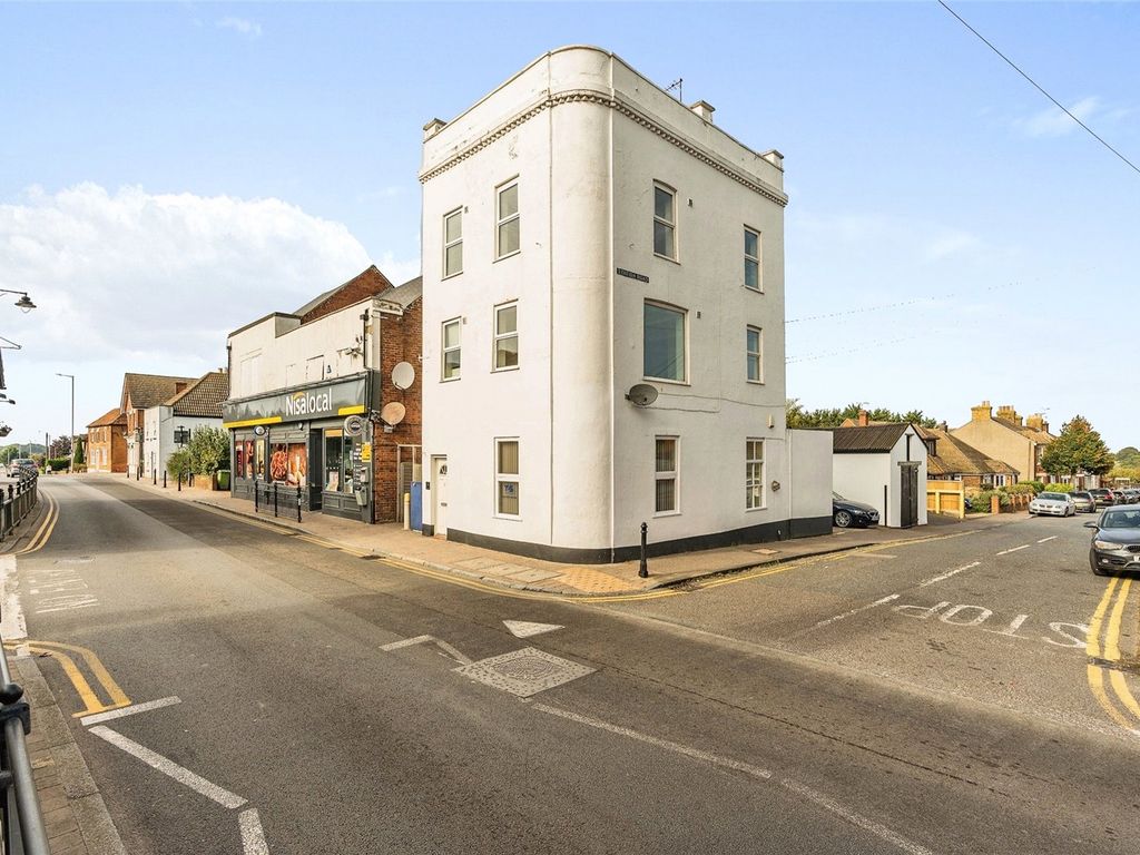 2 bed detached house for sale in High Street, Newington, Sittingbourne ME9, £325,000 Zoopla