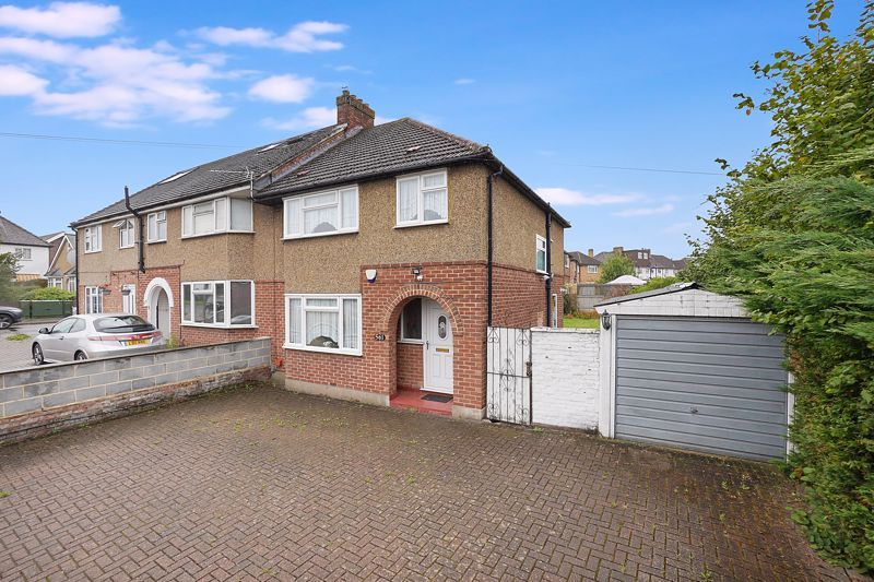 3 bed semidetached house for sale in Chessington Road, West Ewell