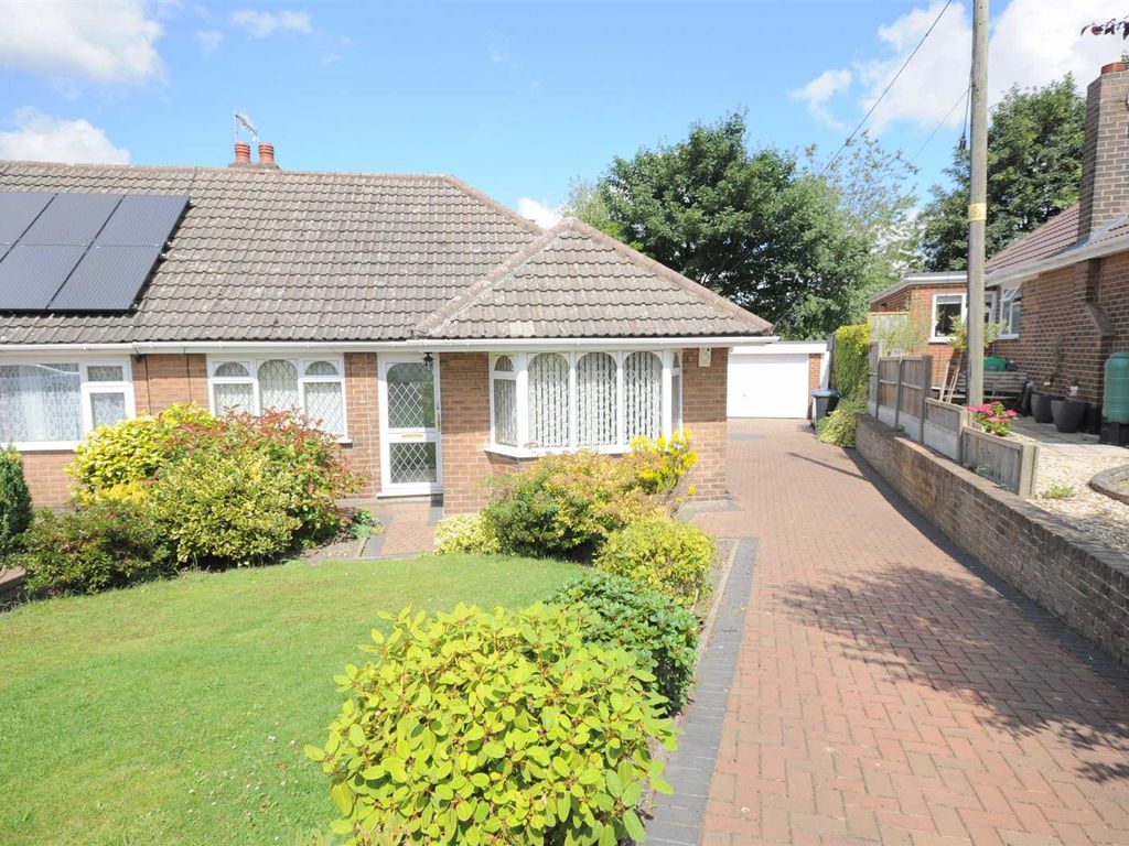 2 bed semidetached bungalow to rent in Harlech Avenue, Longton, Stoke