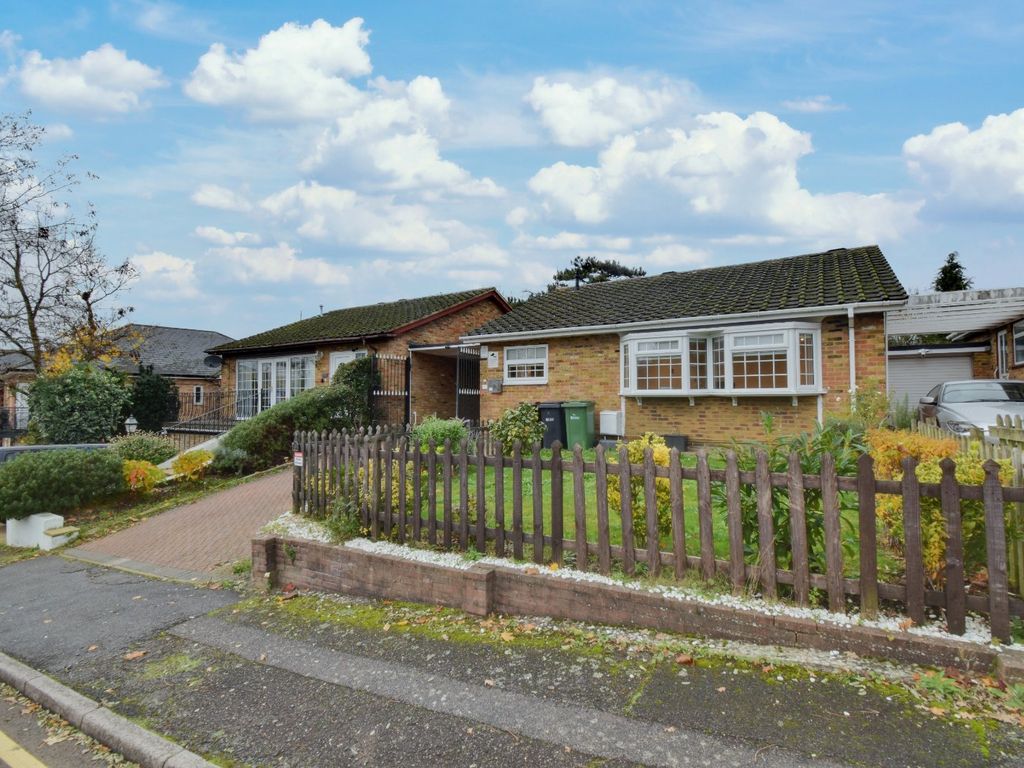 2 bed bungalow to rent in Birch Copse, Bricket Wood, St. Albans