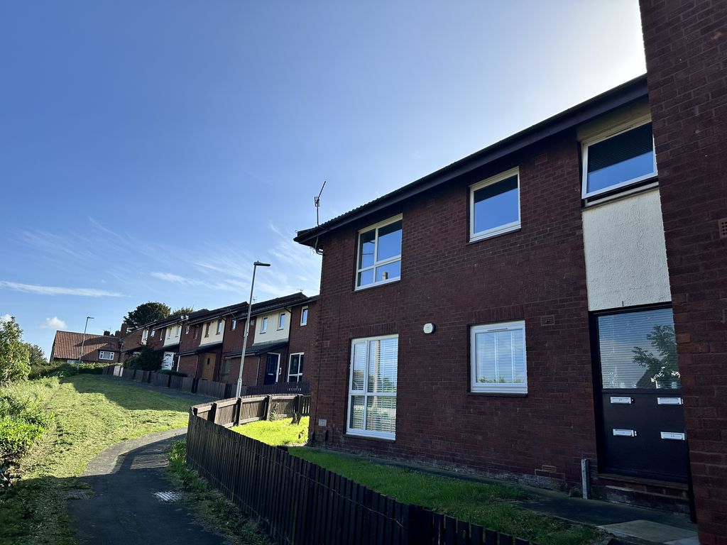 2 bed flat to rent in Mount Pleasant Gardens, Gateshead NE8, £650 pcm