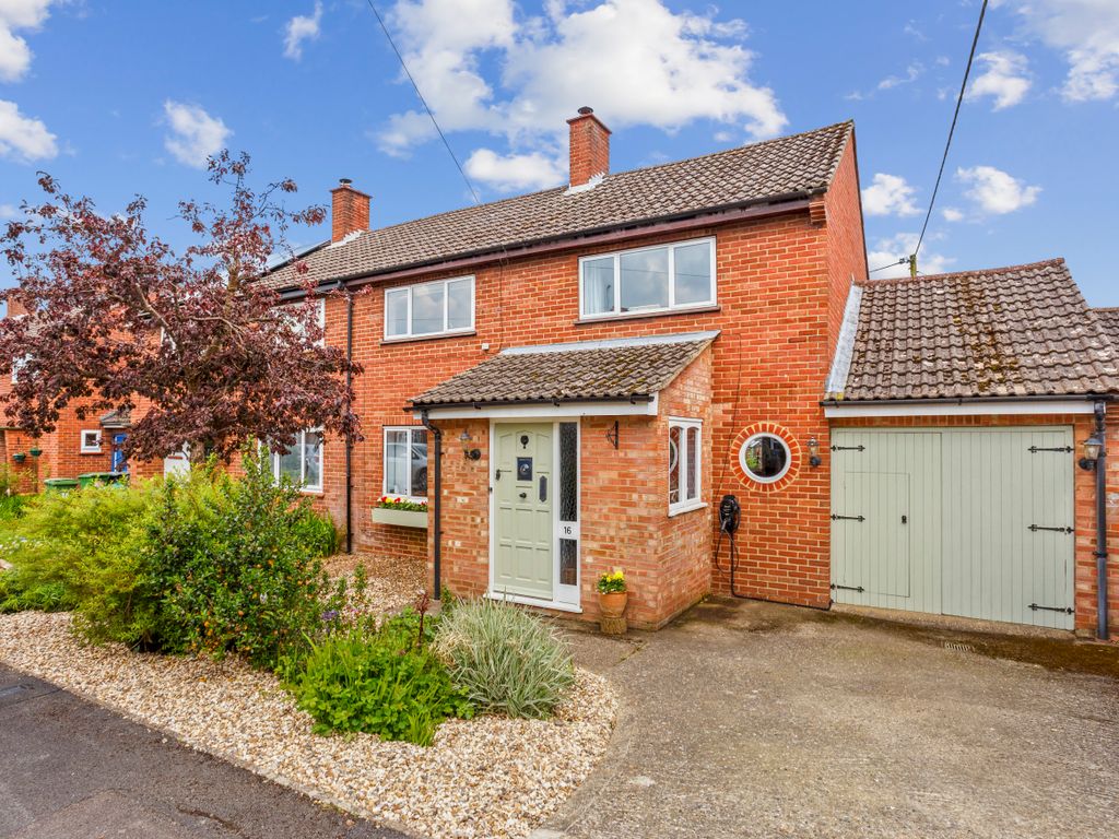 3 bed semidetached house for sale in Craven Close, Kintbury RG17, £