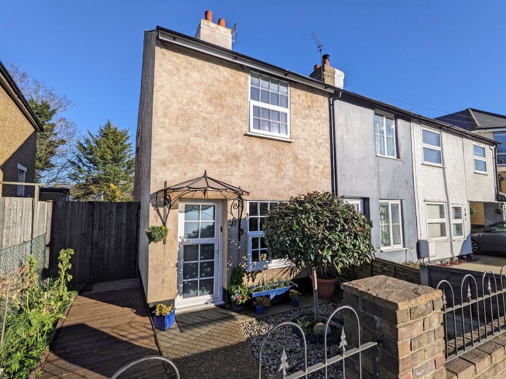 2 bed end terrace house for sale in Pleasant View, London Road